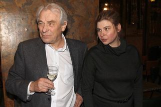 Dcera Aloise Švehlíka je krásná. Andrea pracuje jako úřednice v bance, žije se známým hercem - Médium.cz